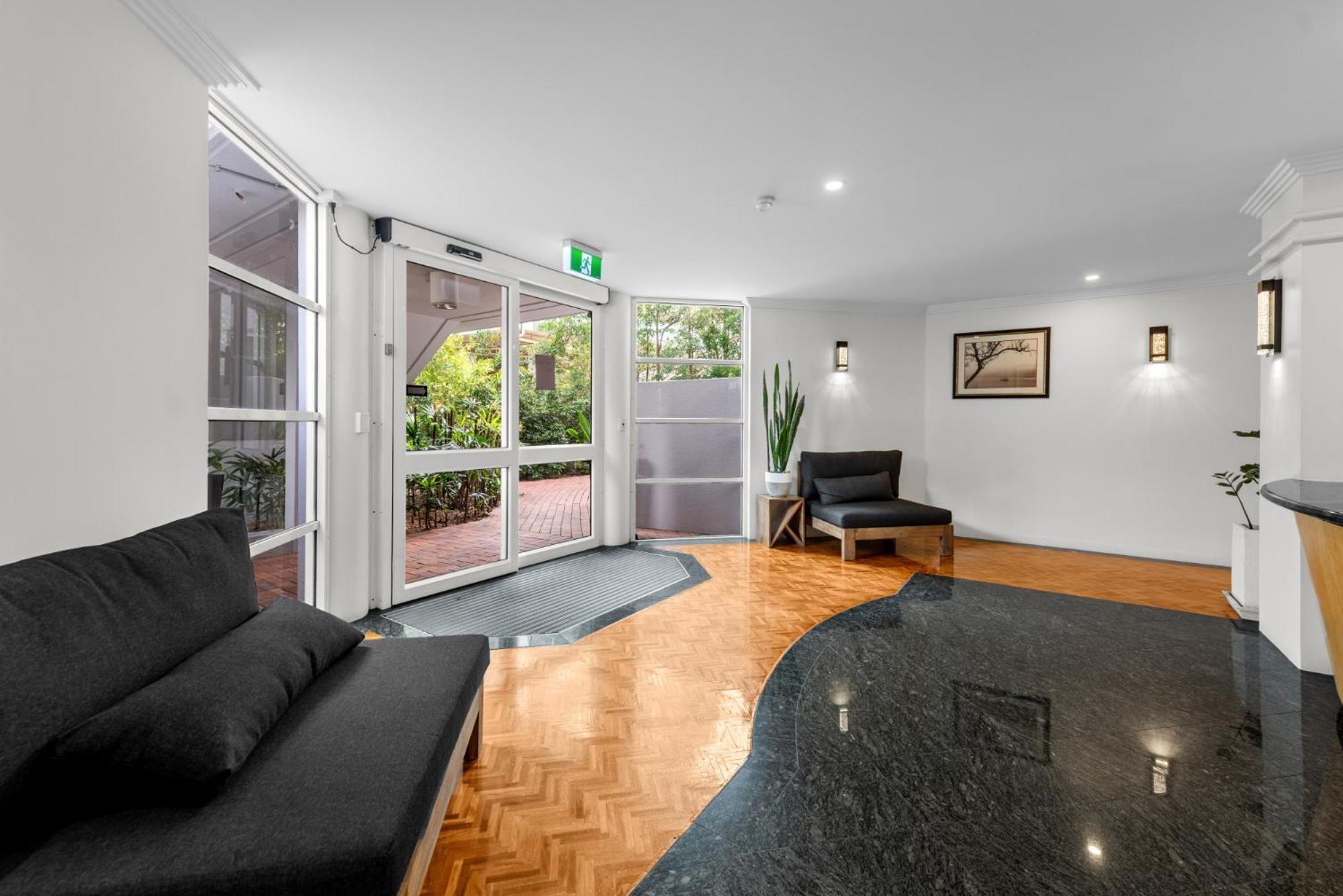 Lavish 3-Bed With Wraparound Balcony And Pool Apartment บริสเบน ภายนอก รูปภาพ